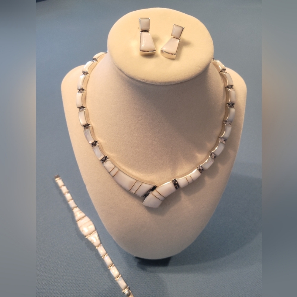Chic Taxco Mother Of Pearl Jewelry Set